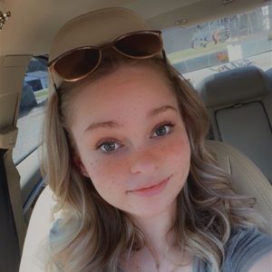 Meet your Posher, Chloe